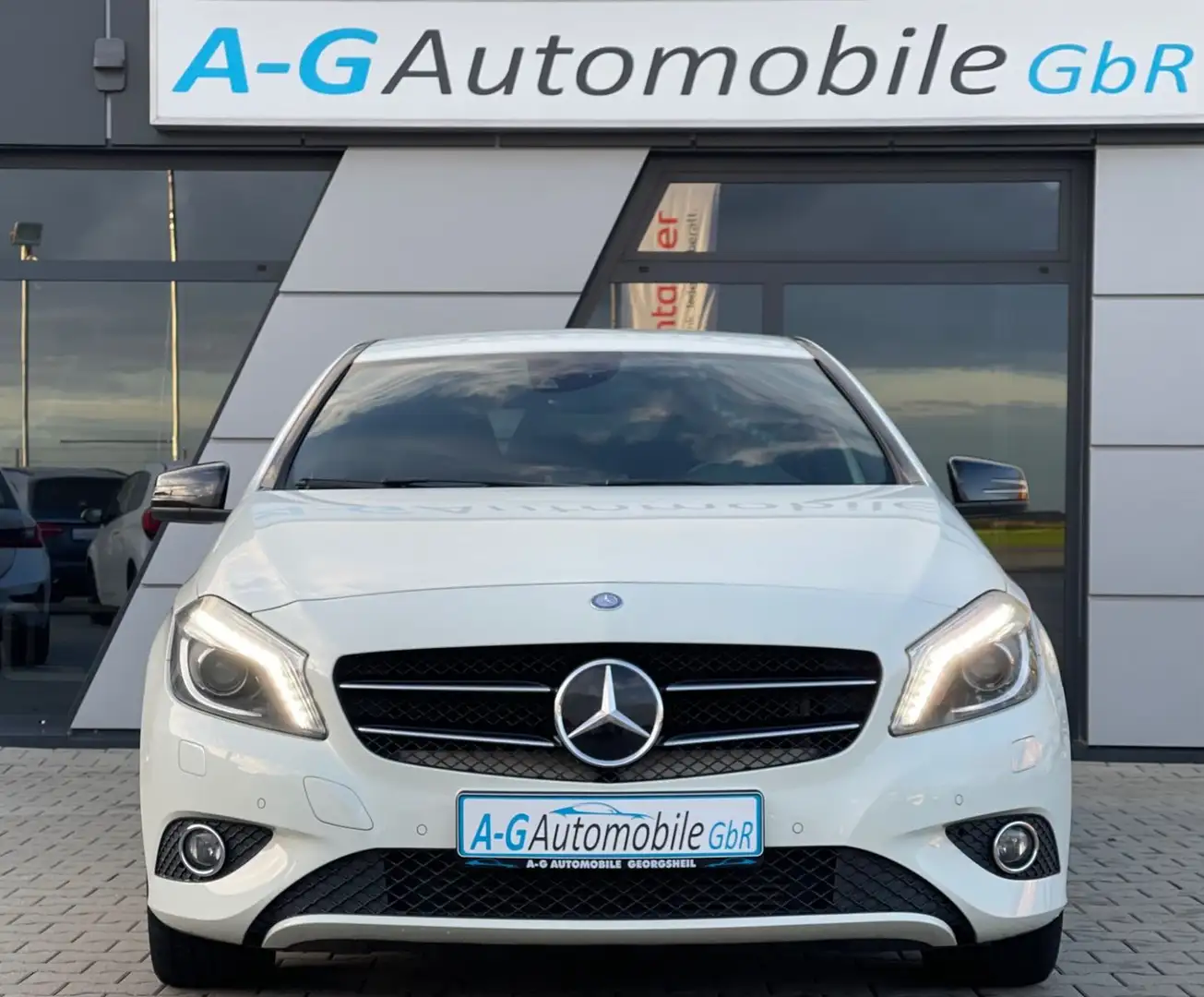 Mercedes-Benz A 200 d Automatik Night-Paket Standheizung 18"LM Weiß - 2