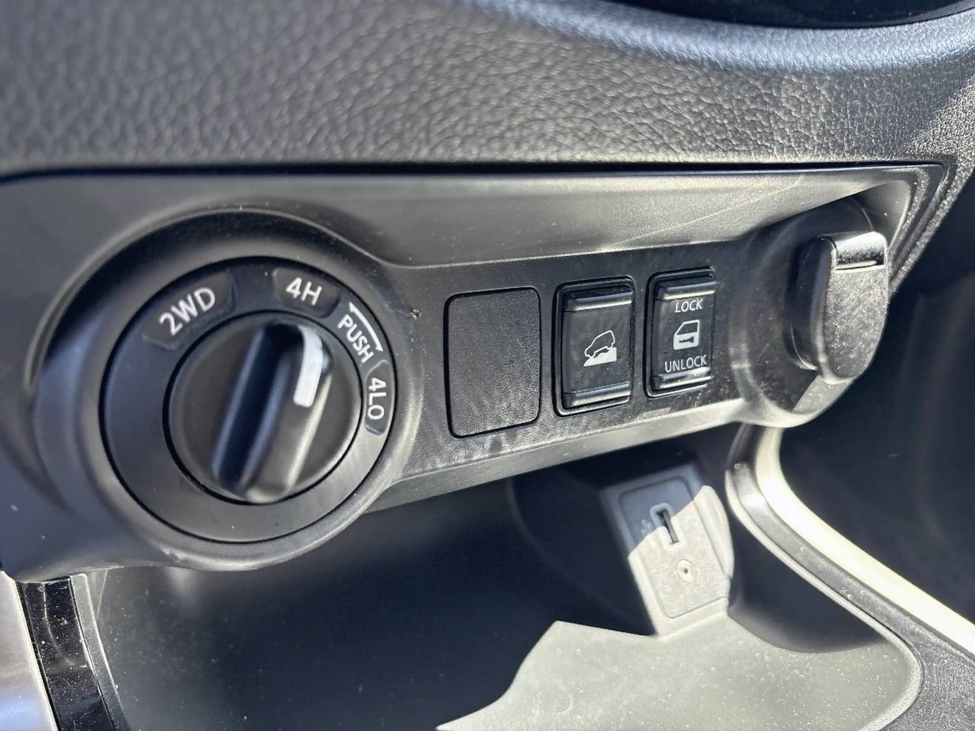 Nissan Navara 2.3 dCi 4WD — photo 14