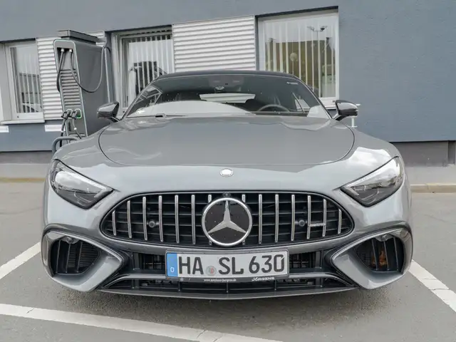 Mercedes-Benz SL 63 Amg view 3