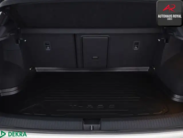 Volkswagen T-Roc view 13