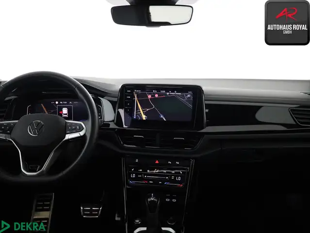 Volkswagen T-Roc view 9