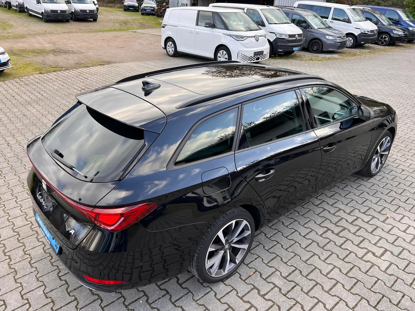 SEAT Leon Sportstourer FR 1.5 TGI DSG Panorama ACC Navi SHZ Schwarz - 2
