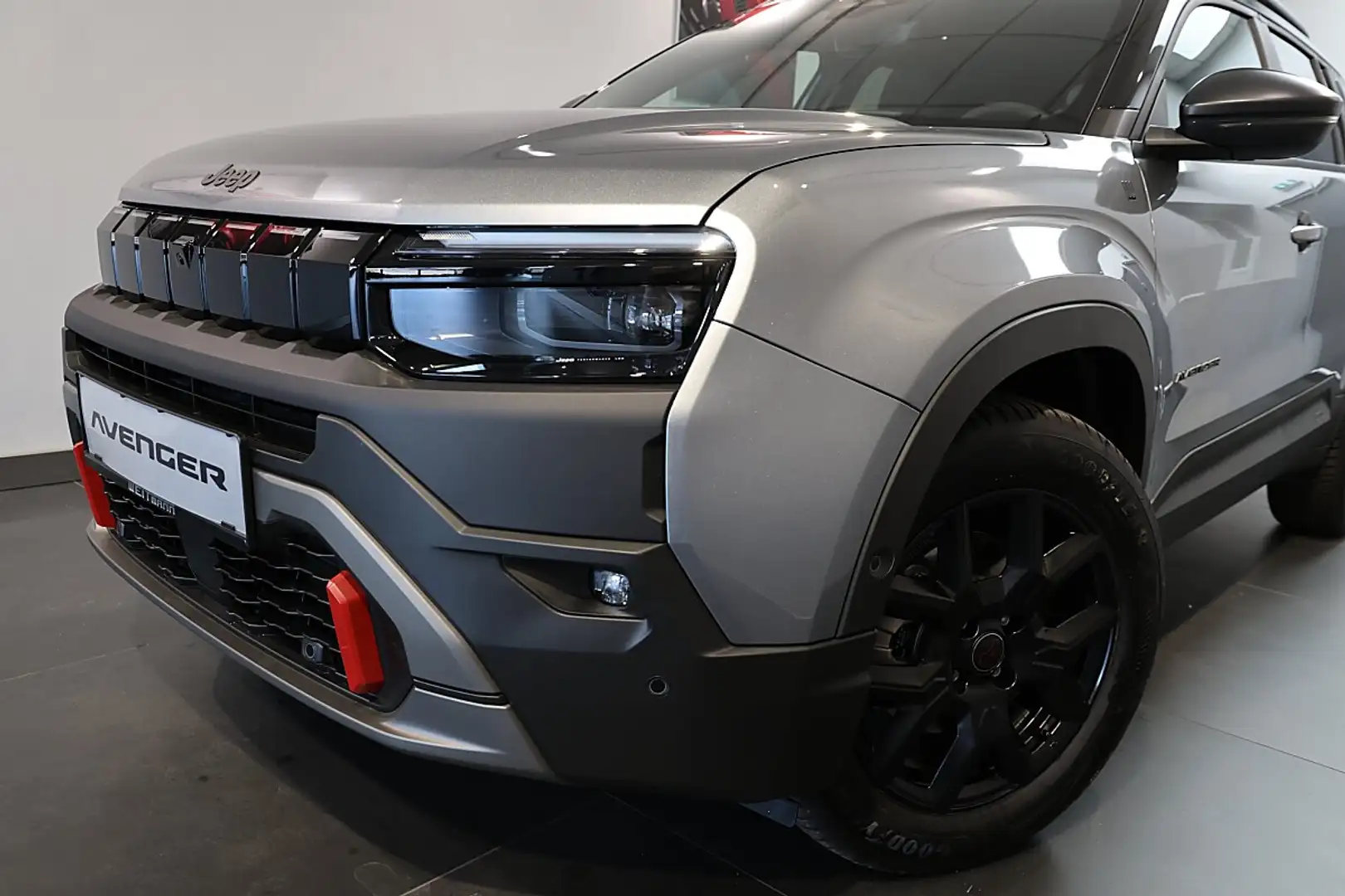 Jeep Avenger 1,2 e-Hybrid 4xe DCT6 OVERLAND MY27 Grau - 2