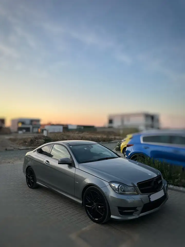 Mercedes-Benz C 220