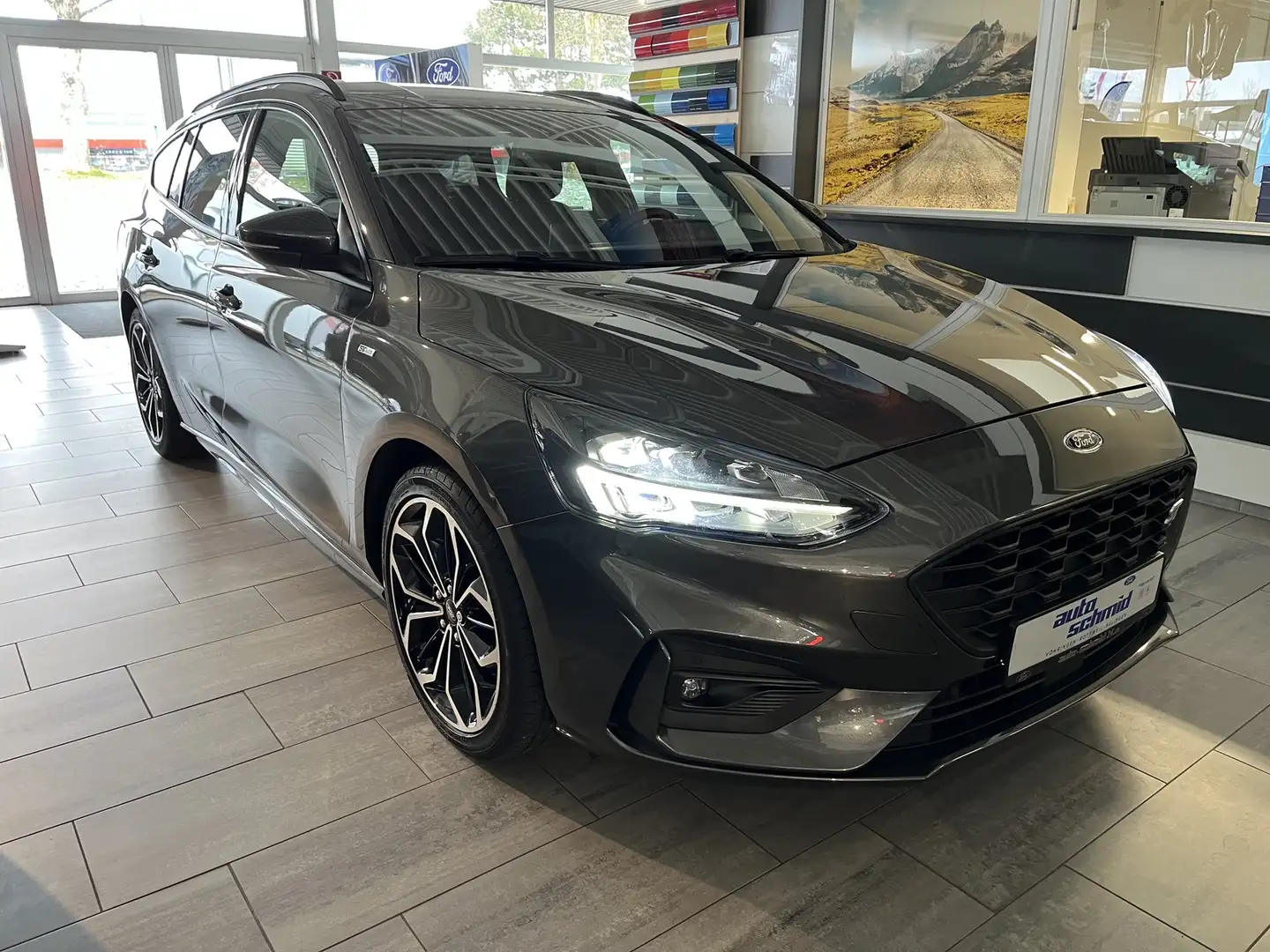 Ford Focus Focus Turnier ST-Line + LED + Winterpaket Grijs - 2