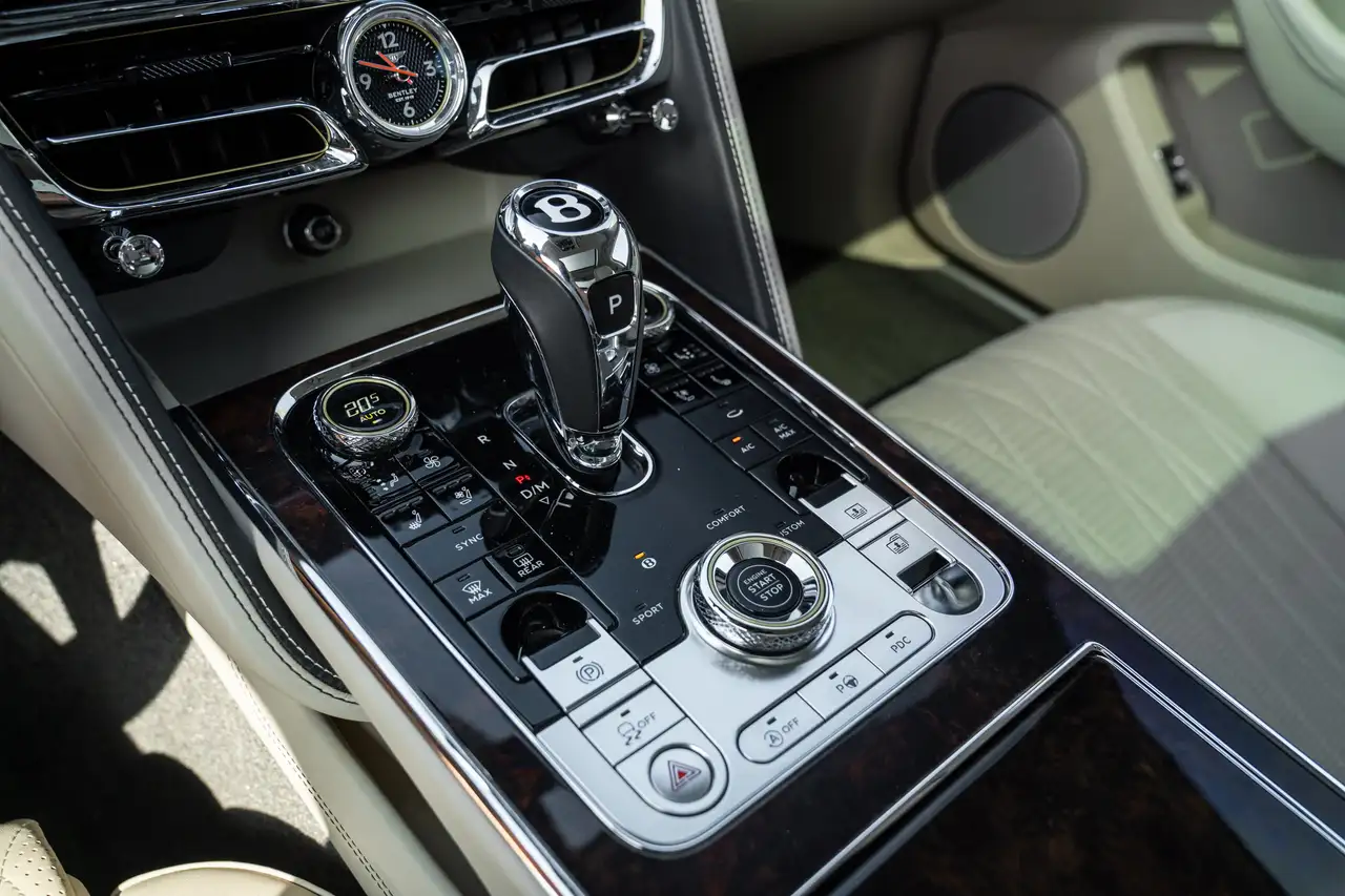 Bentley Flying Spur 2021 — фото 11