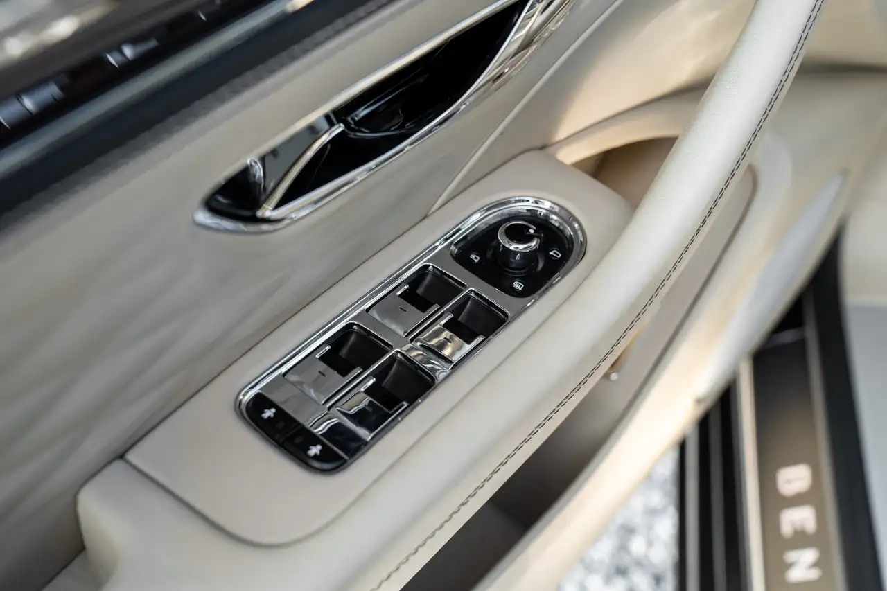 Bentley Flying Spur 2021 — фото 15