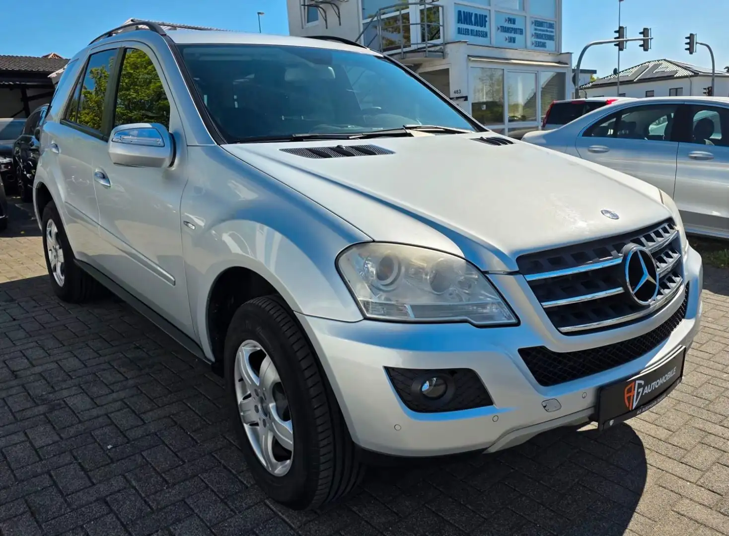 Mercedes-Benz ML 300 CDI BlueEfficiency Silber - 1