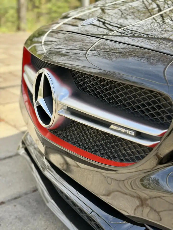 Mercedes-Benz C-Class снимка Mercedes-Benz C-Class