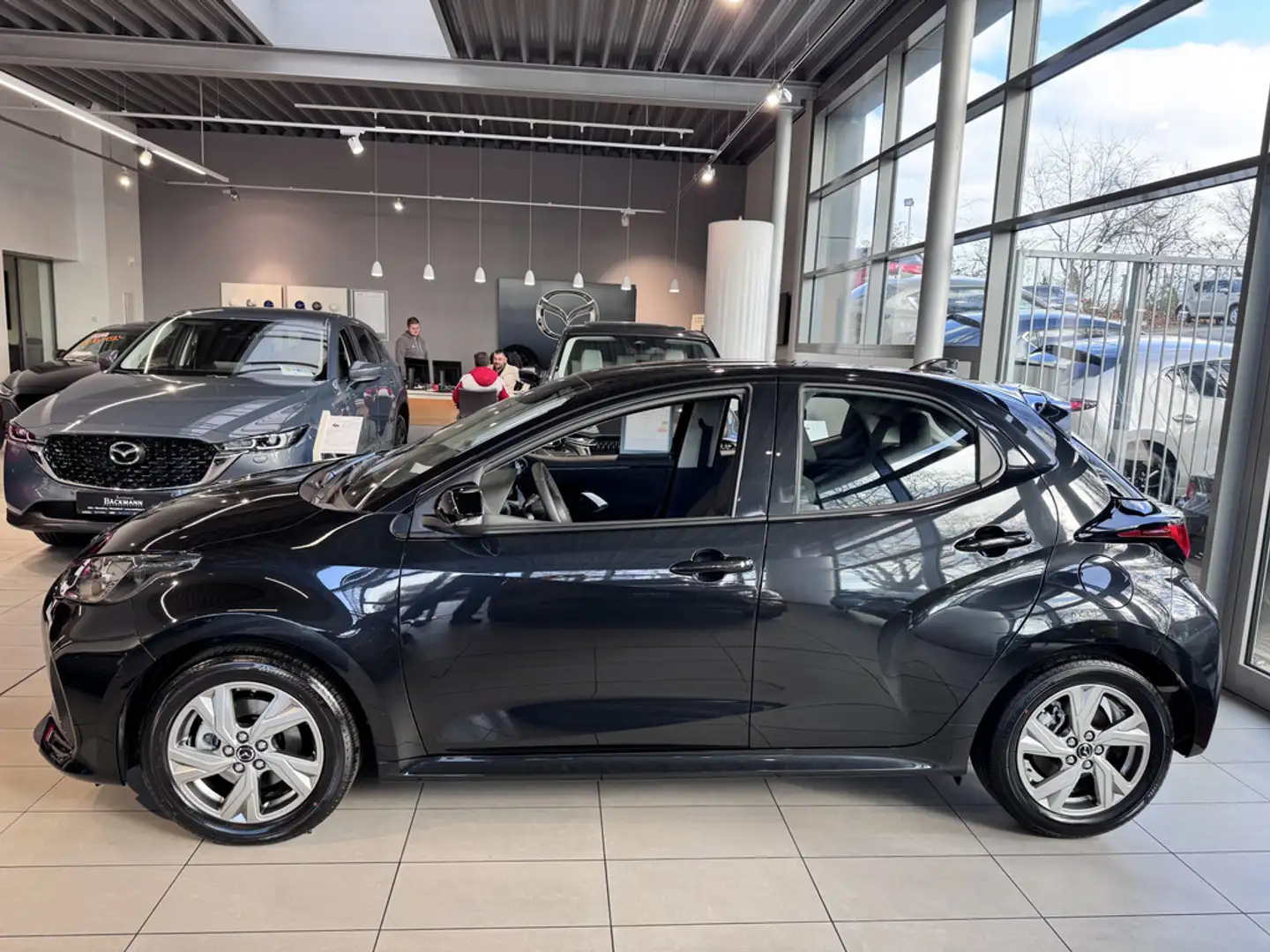 Mazda 2 Hybrid e-CVT FWD Exclusive-Line Schwarz - 2
