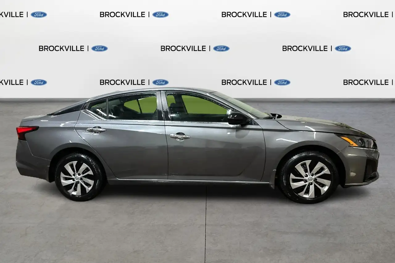 Nissan Altima снимка Nissan Altima