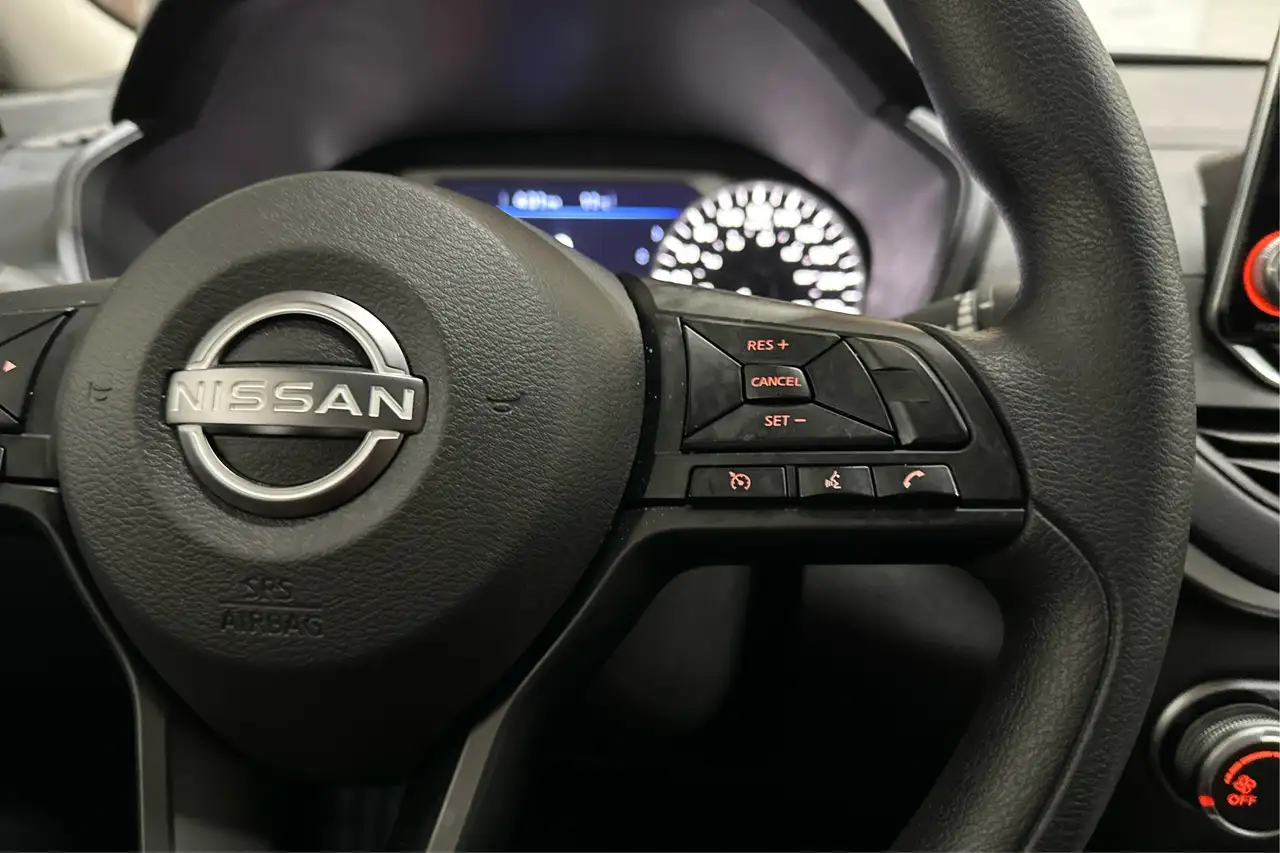 Nissan Altima снимка Nissan Altima