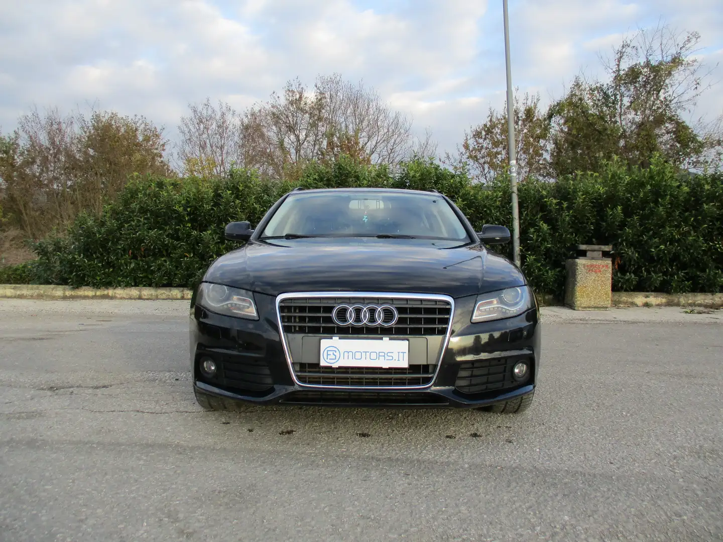 Audi A4 2.0 DIESEL Zwart - 2