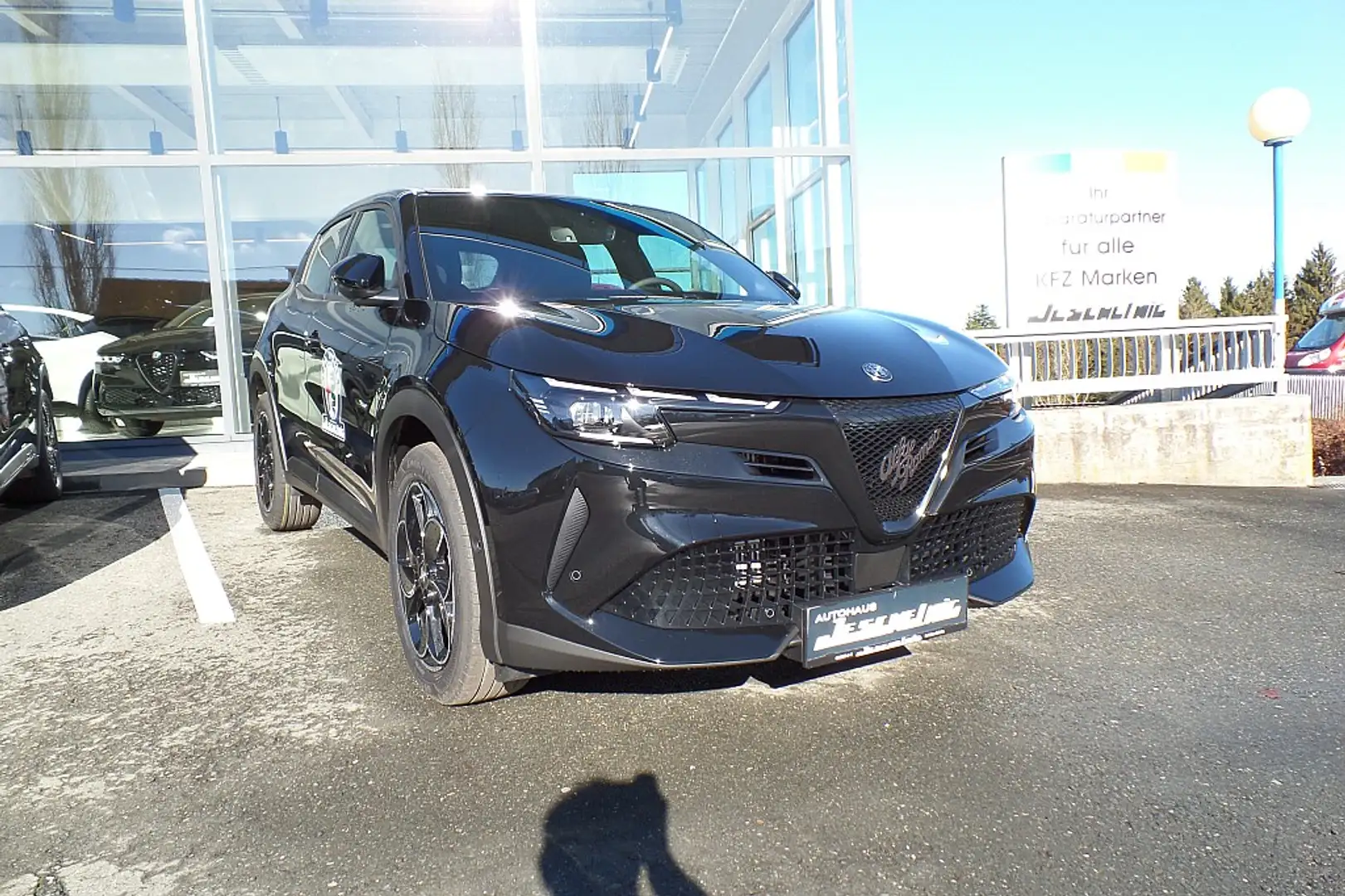 Alfa Romeo Junior Ibrida  1.2 MHEV e-DCT6 Noir - 1