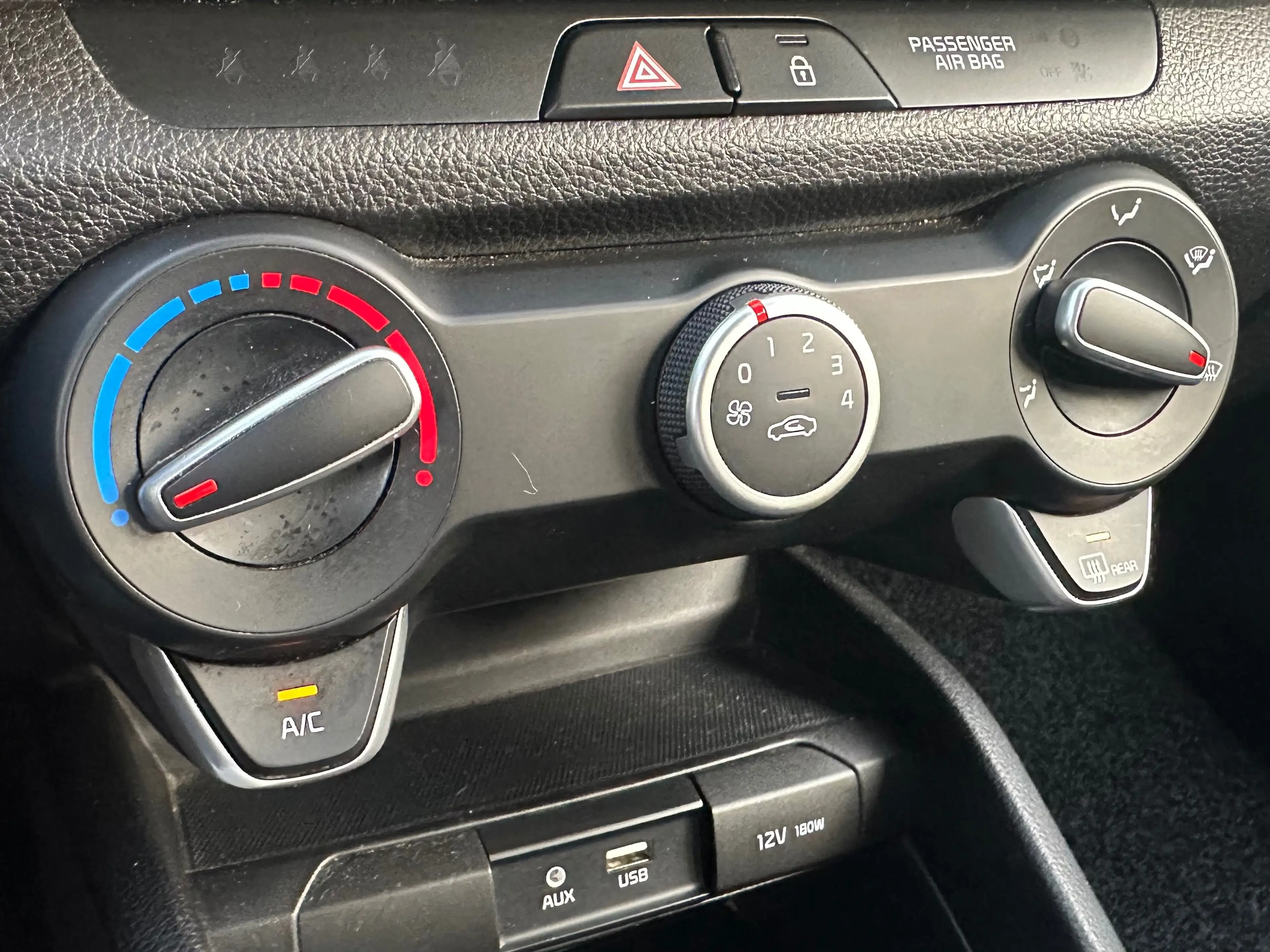 Kia Rio 1.2Essence 84CV/PK / Airco - Caméra 2018 — photo 11