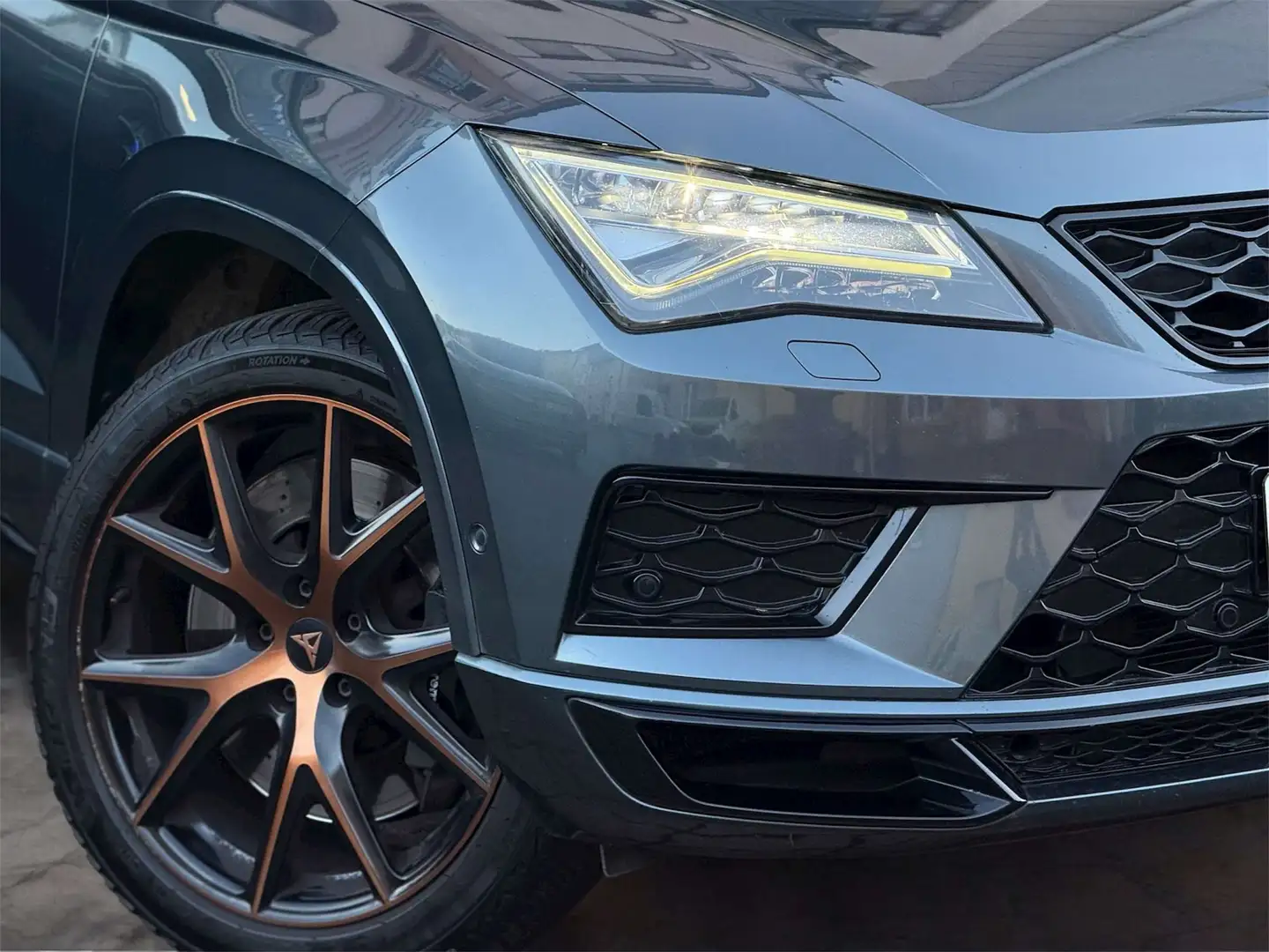 CUPRA Ateca 2.0 TSI 300CH 4Drive DSG7 / CARBON / MATRIX / ACC Gris - 2