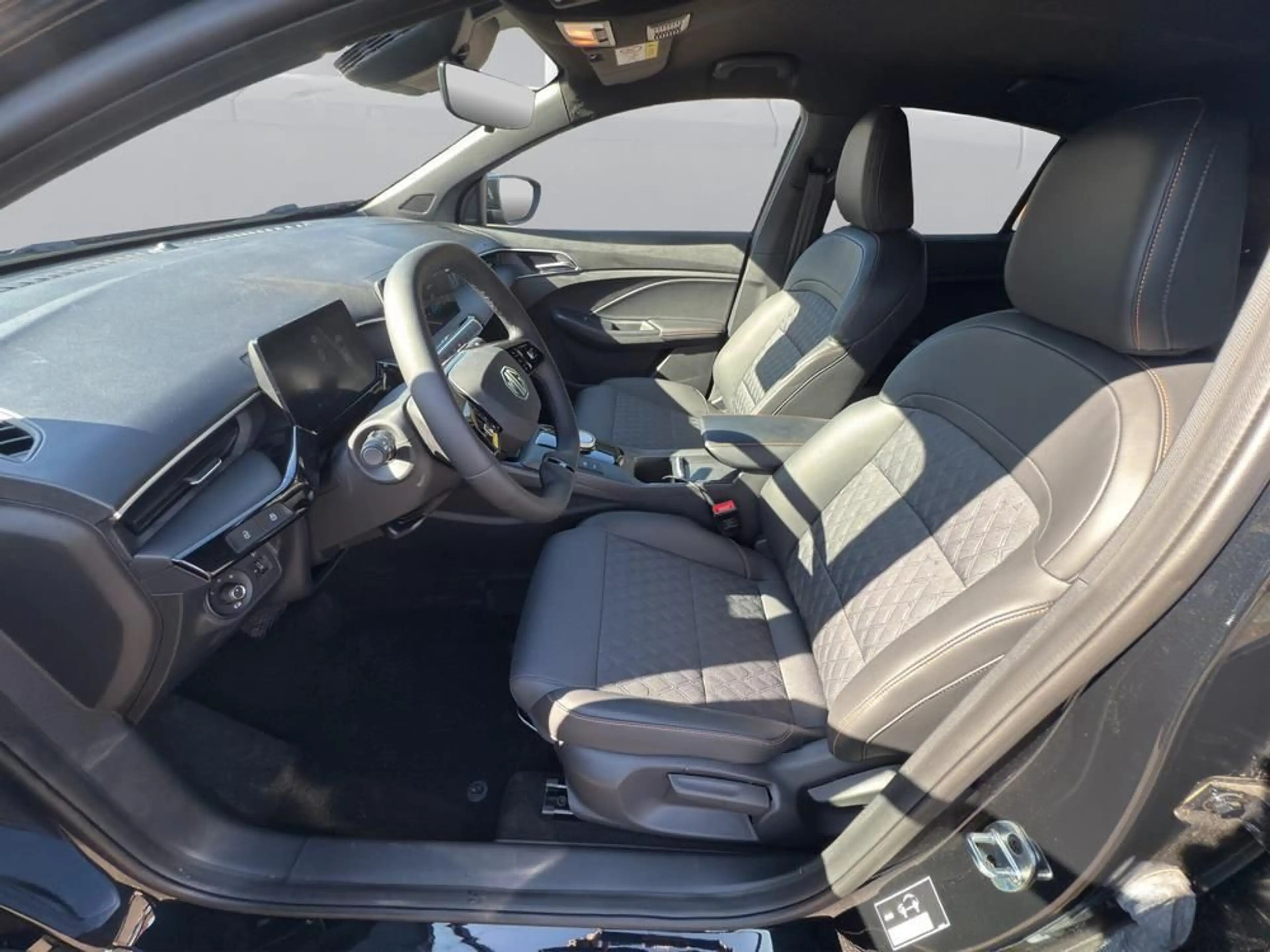 MG MG3 3 1.5 Hybrid+ 143 kW Luxury — photo 7