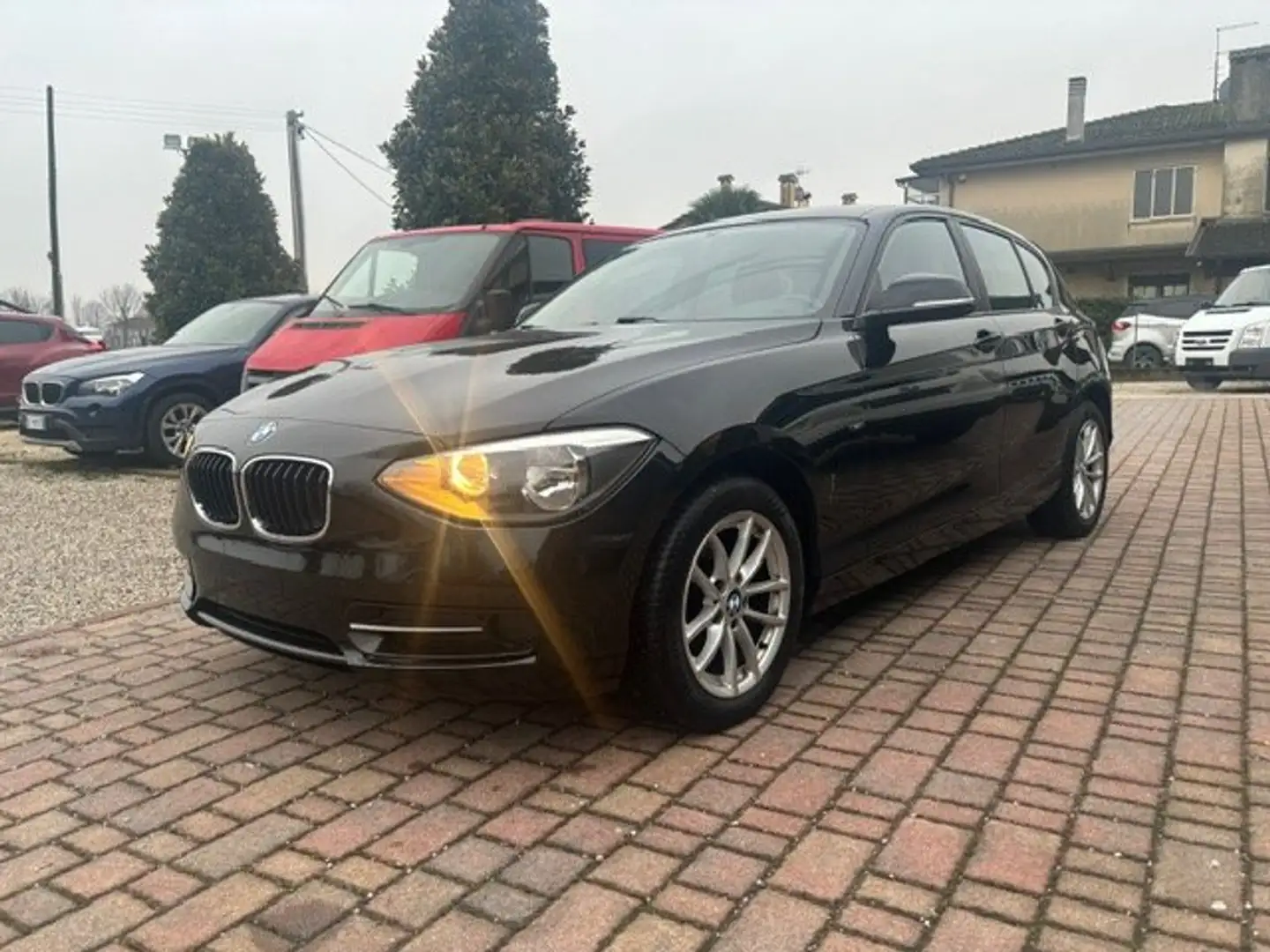BMW 114 114d 5p Sport Schwarz - 2