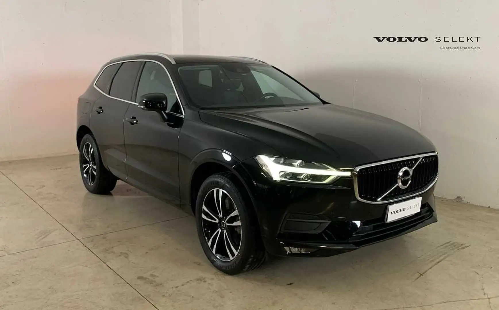 Volvo XC60 Momentum Pro, B4 AWD mild hybrid (D) automatico Schwarz - 1