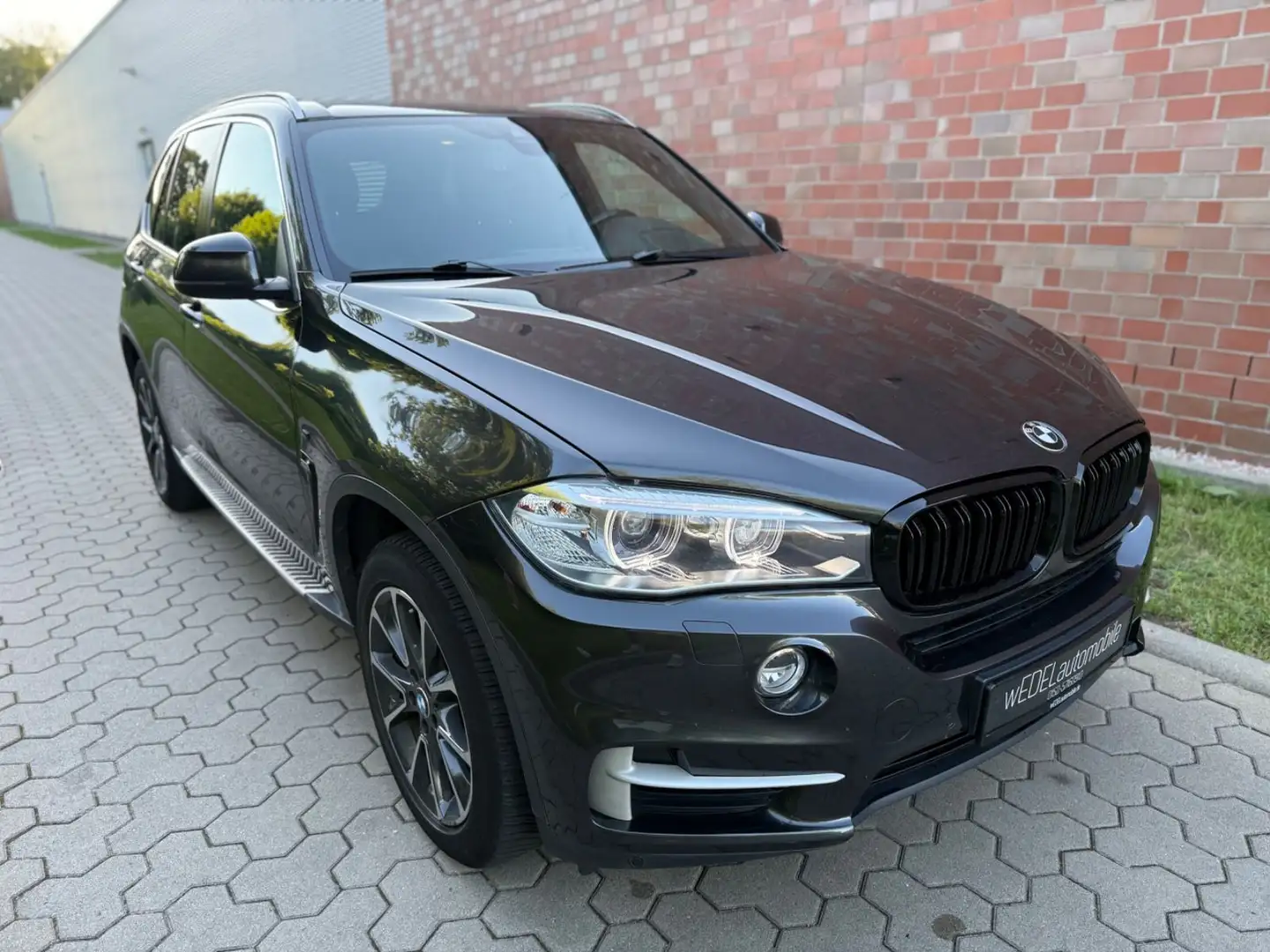 BMW X5 2.5D- xDrive -XENON-NAVI-AHK-HUD Grau - 1