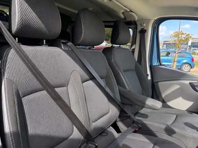 Renault Trafic view 22