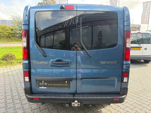 Renault Trafic view 3
