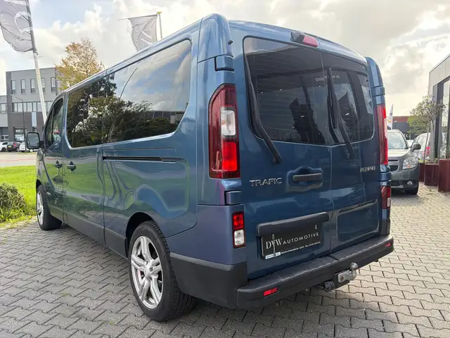 Renault Trafic view 2