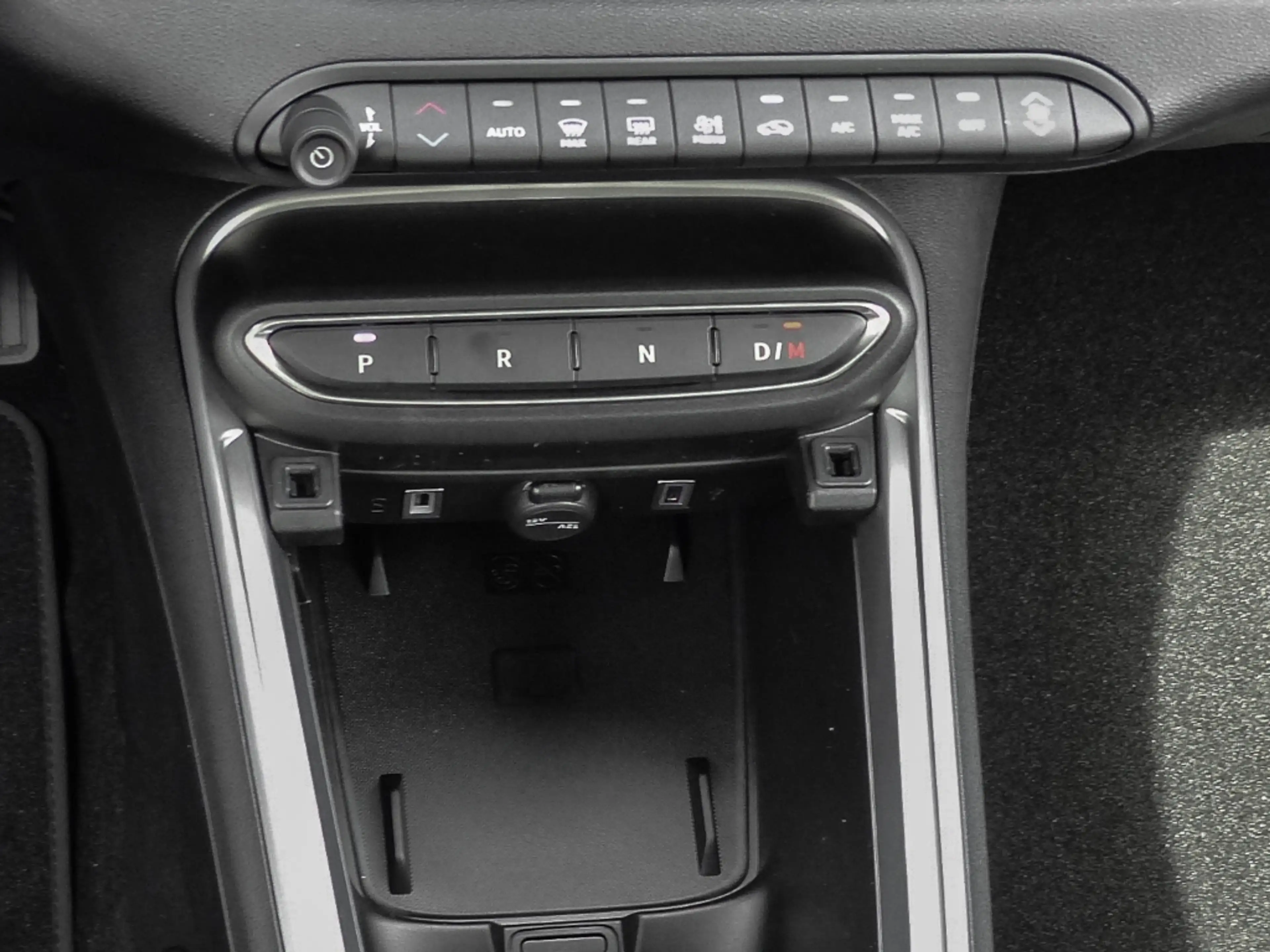 Jeep Avenger 4xe Overland Mild-Hybrid 360 Kamera LED Apple CarP — photo 10