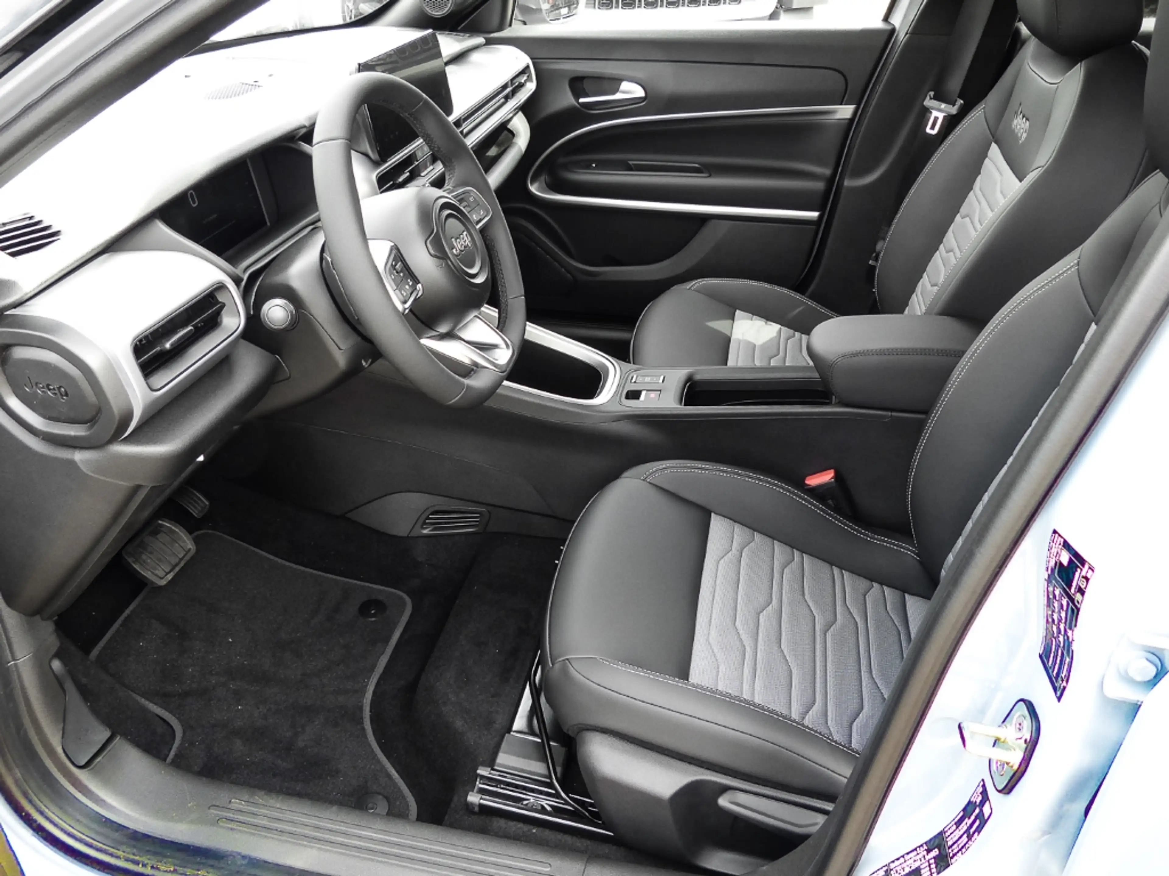 Jeep Avenger 4xe Overland Mild-Hybrid 360 Kamera LED Apple CarP — photo 12