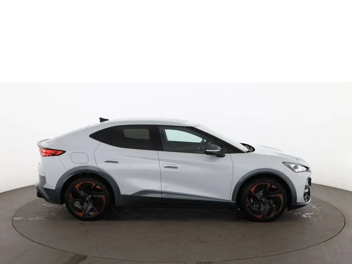 CUPRA Tavascan VZ 4Drive 77kWh Aut LED SKY 360-CAM NAVI Silber - 2