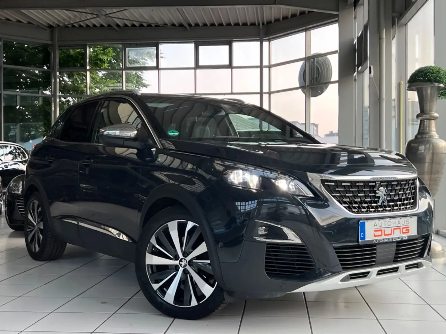 Peugeot 3008 GT /Massage/Navi/Panorama Grau - 2