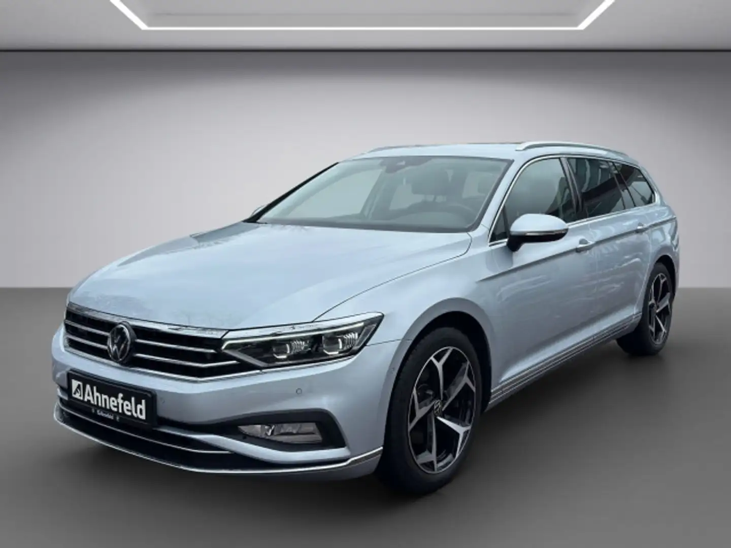 Volkswagen Passat Variant 2.0 TDI Elegance DSG AHK ACC Silber - 2