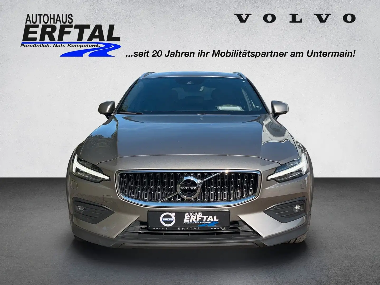 Volvo V60 T5 AWD Cross Country Pro Gris - 2
