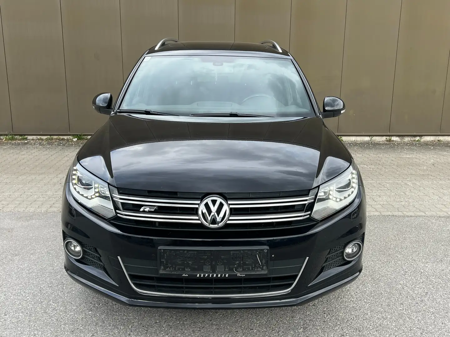 Volkswagen Tiguan R-Line 2.0 TDI 4Motion Automatik Navi Panorama Schwarz - 2