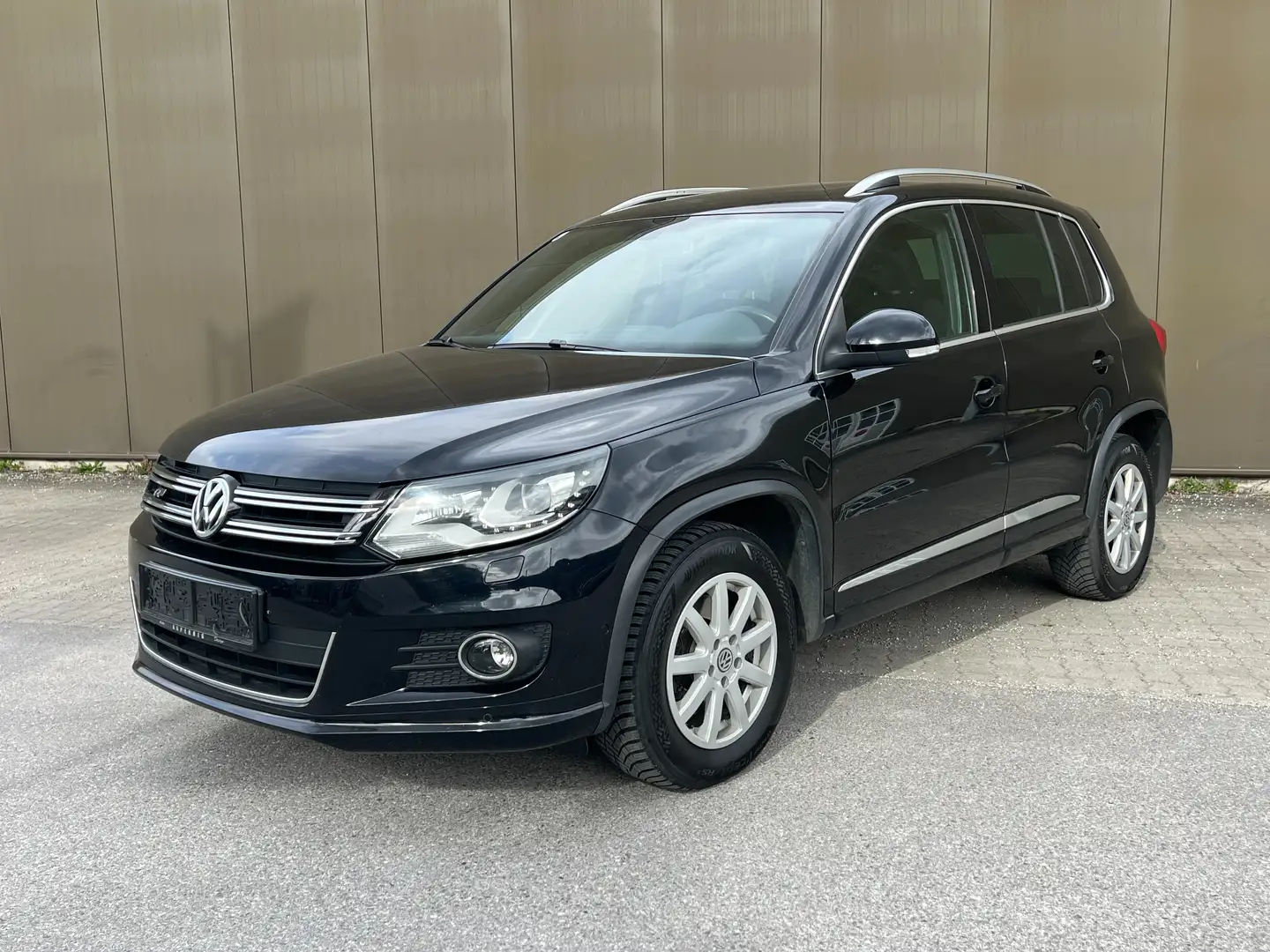 Volkswagen Tiguan R-Line 2.0 TDI 4Motion Automatik Navi Panorama Schwarz - 1