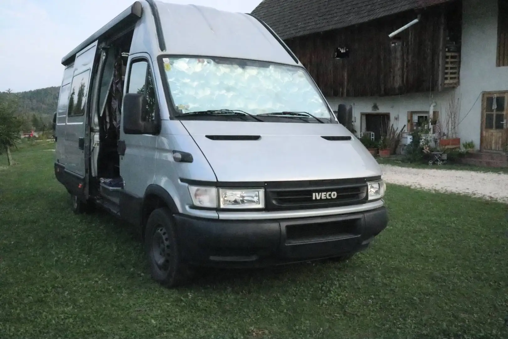 Iveco Daily A/35S17V Automatik, langer Radstand, H3 Hochdach Silber - 1