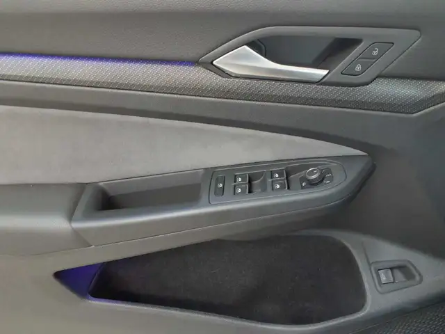 Volkswagen Golf view 4
