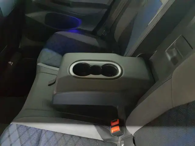 Volkswagen Golf view 6