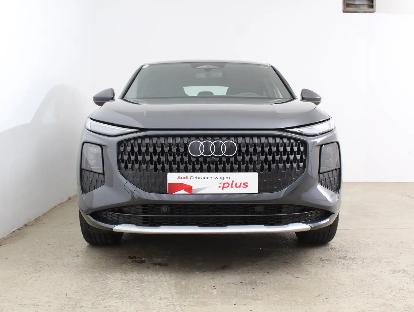 Audi Q3 TFSI 110 kW Grau - 2