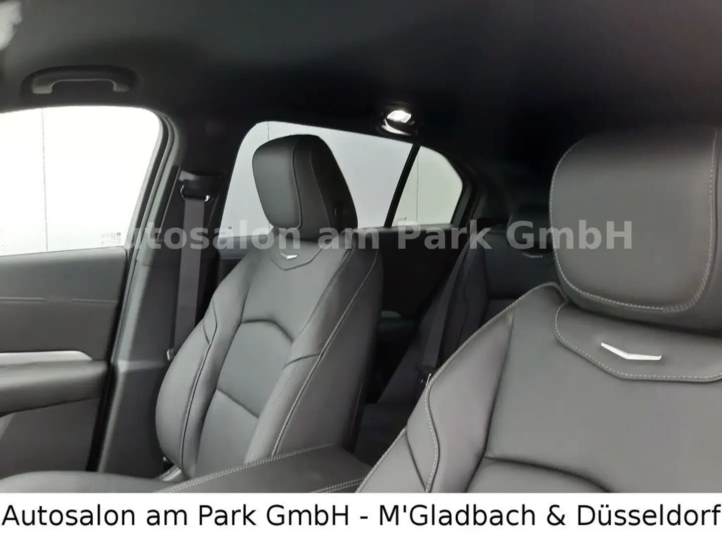 Cadillac XT4 Premium Luxury 350D AWD - AHK, Driver Assist Grau - 2