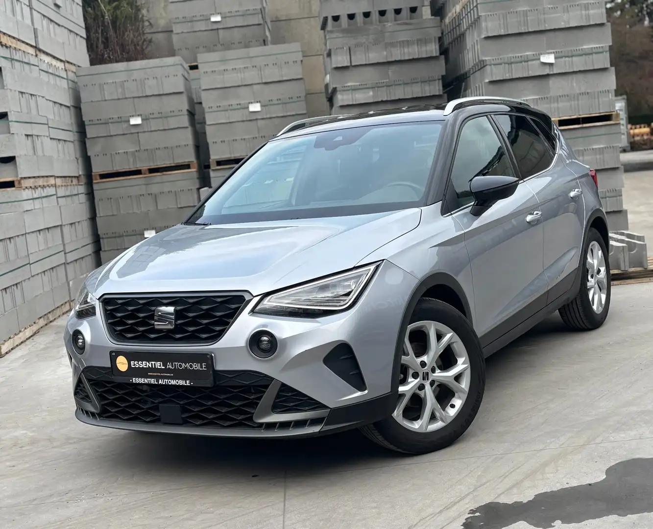 SEAT Arona 1.0 TSI FR - LED - APPLE CARPLAY - BLACK PACK Zilver - 1