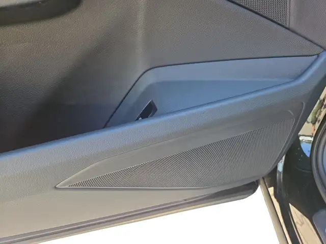 Audi Q8 E-Tron view 11