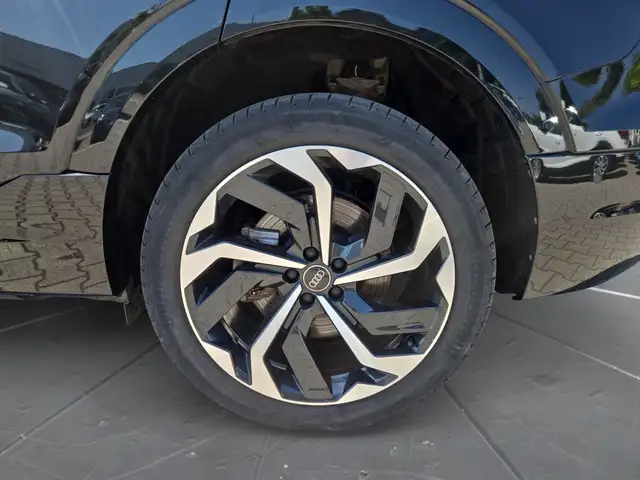 Audi Q8 E-Tron view 15