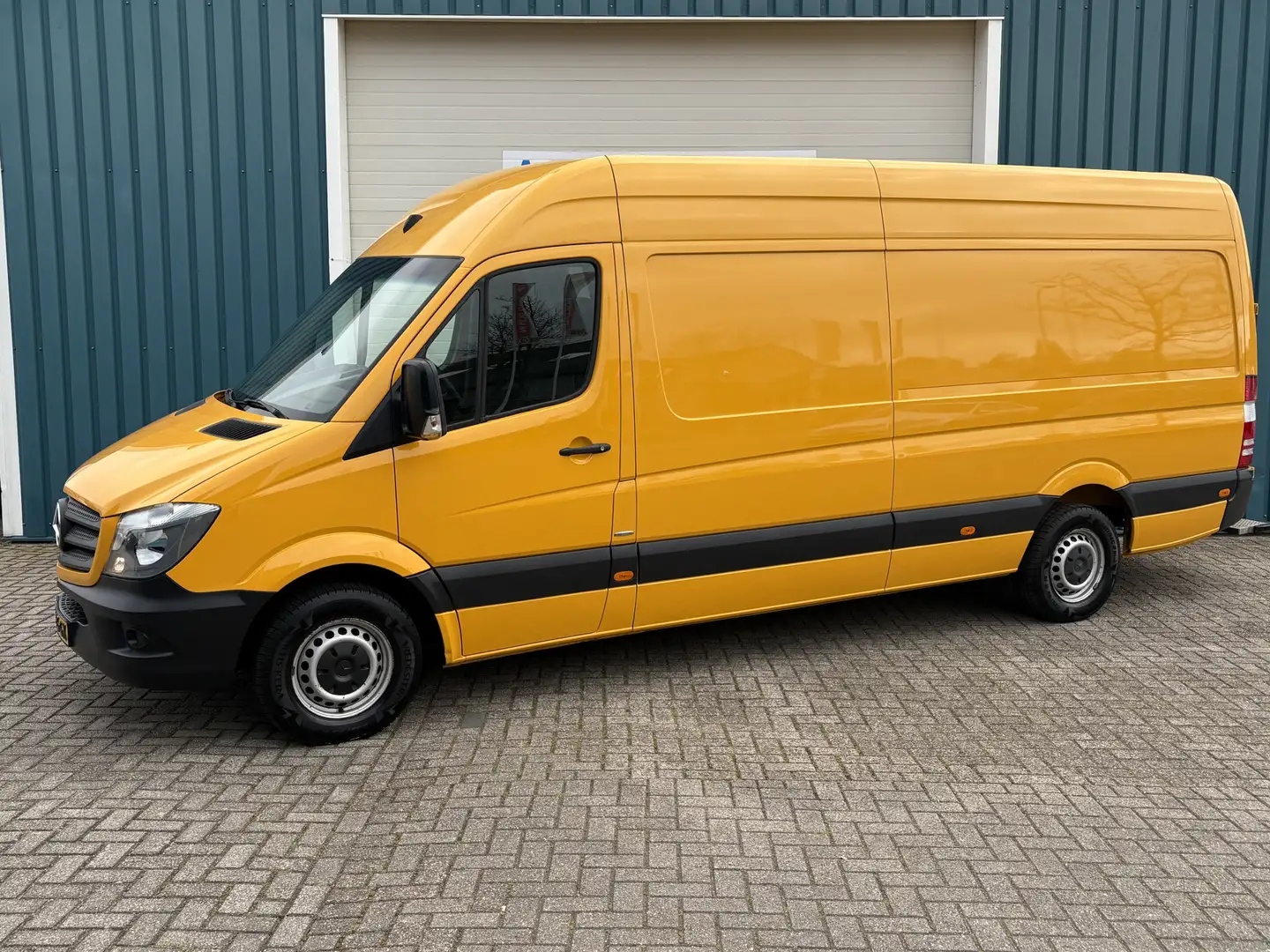Mercedes-Benz Sprinter 311 2.2 115Pk CDI 432 / Airco / Apk t/m 06-02-2026 Geel - 1