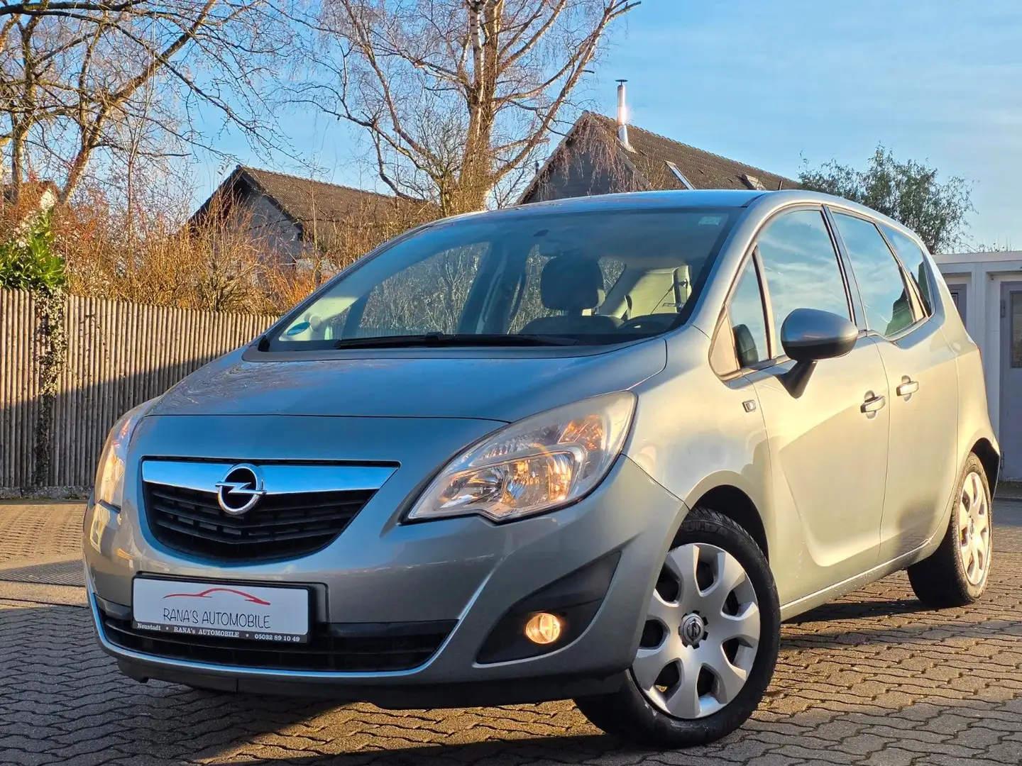 Opel Meriva B Edition Silber - 1