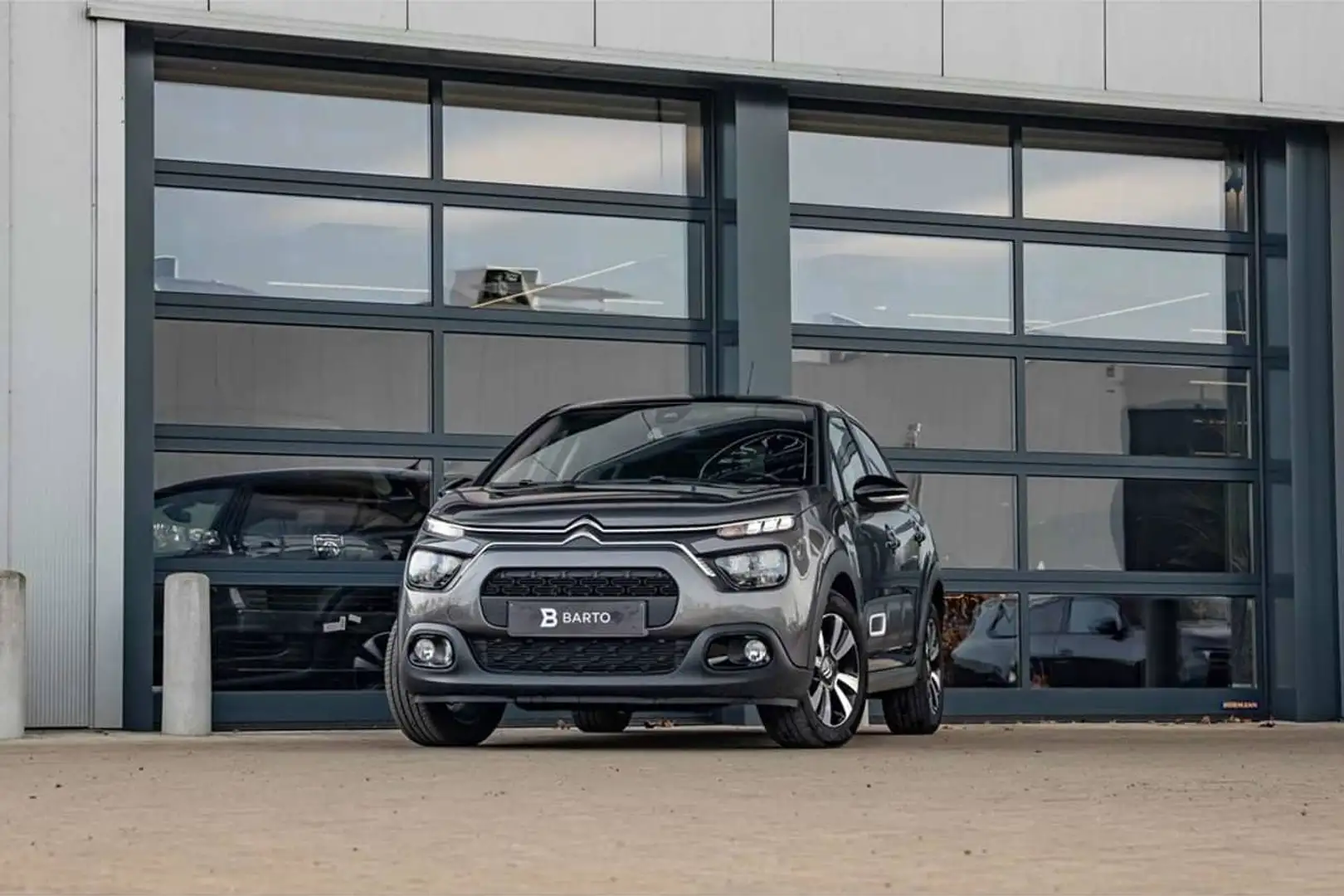 Citroen C3 Automaat | Camera | Navi. | Keyless | CarPlay/A... Gris - 1
