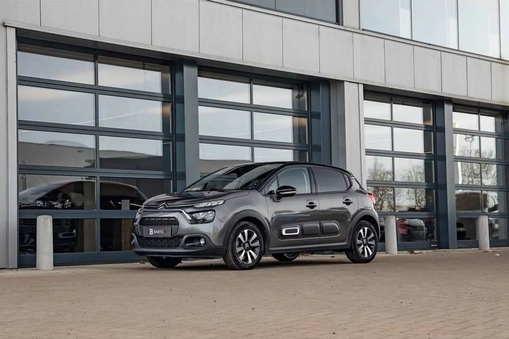 Citroen C3 Automaat | Camera | Navi. | Keyless | CarPlay/A... Gris - 2