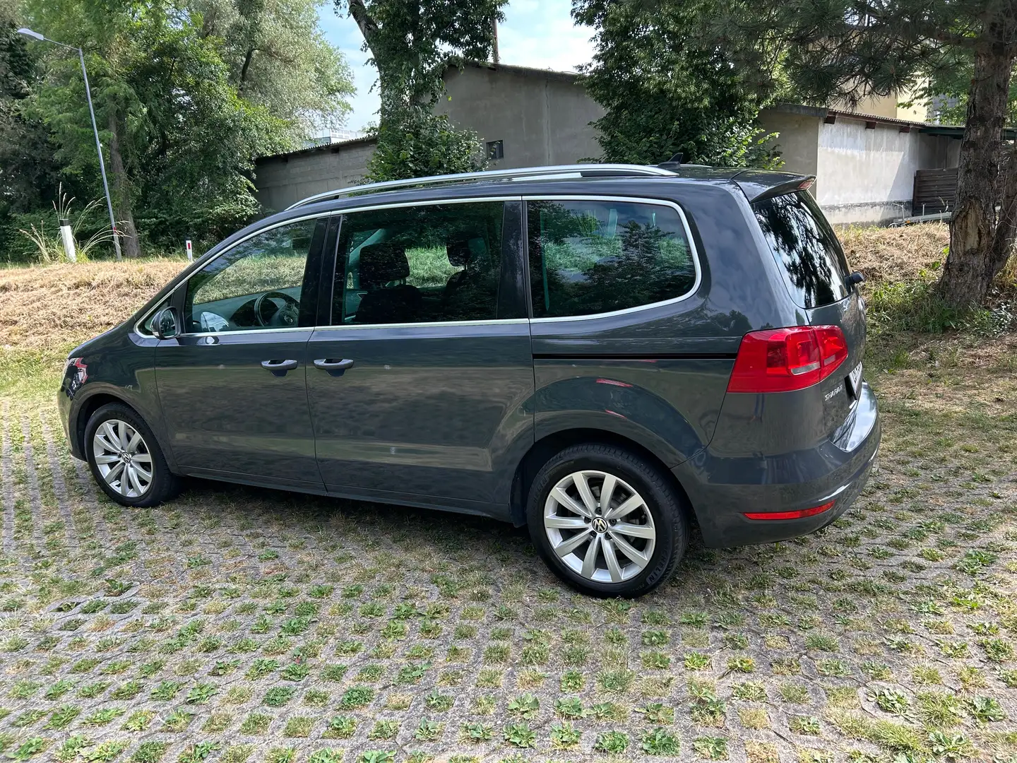 Volkswagen Sharan Comfortline BMT 2,0 TDI DPF Comfortline Grau - 1