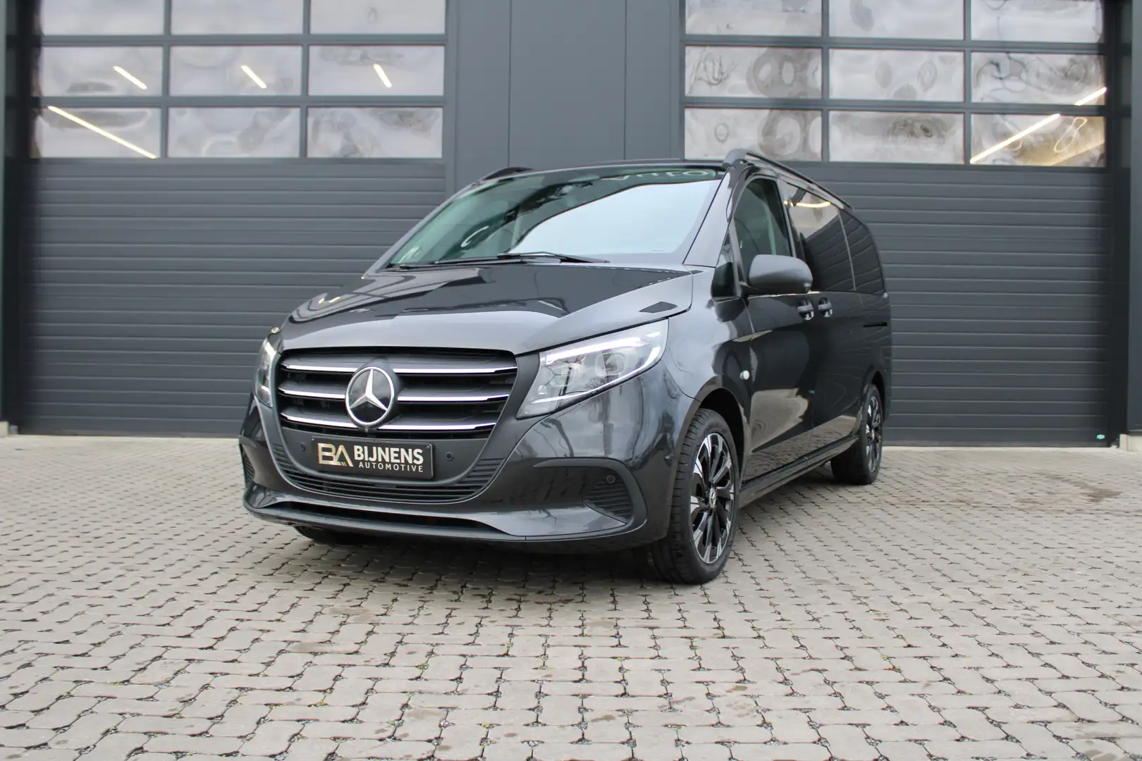 Mercedes-Benz Vito Tourer 124 Cdi L2 / Dubbele cabine Grau - 1