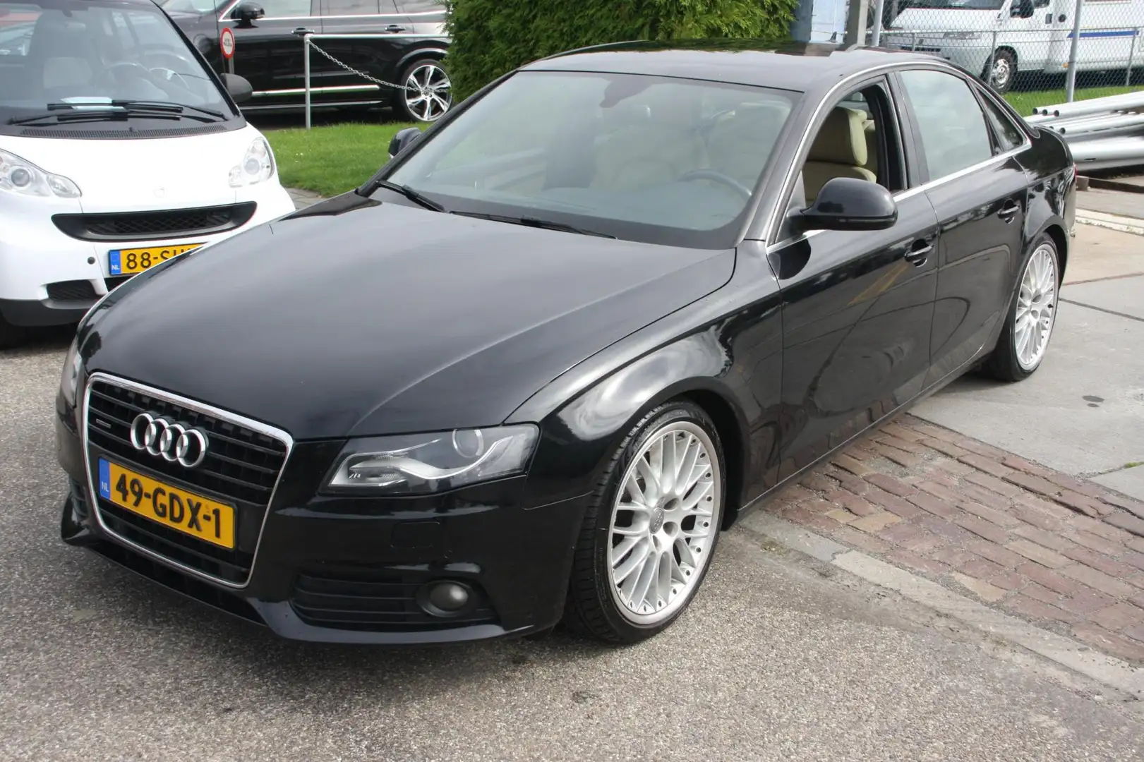 Audi A4 Limousine 3.2 FSI quattro Pro Line Business 19inch Schwarz - 1